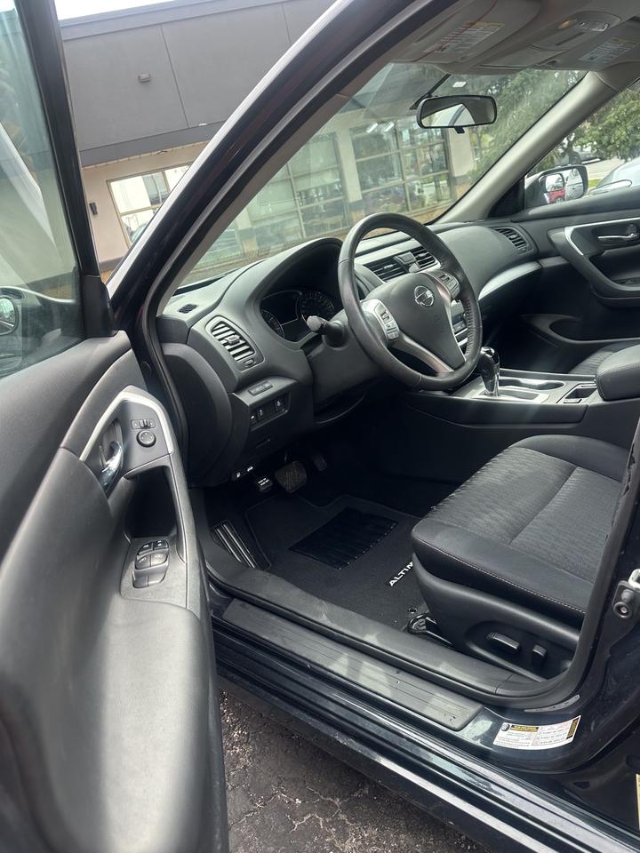 2017 Nissan Altima SV Photo