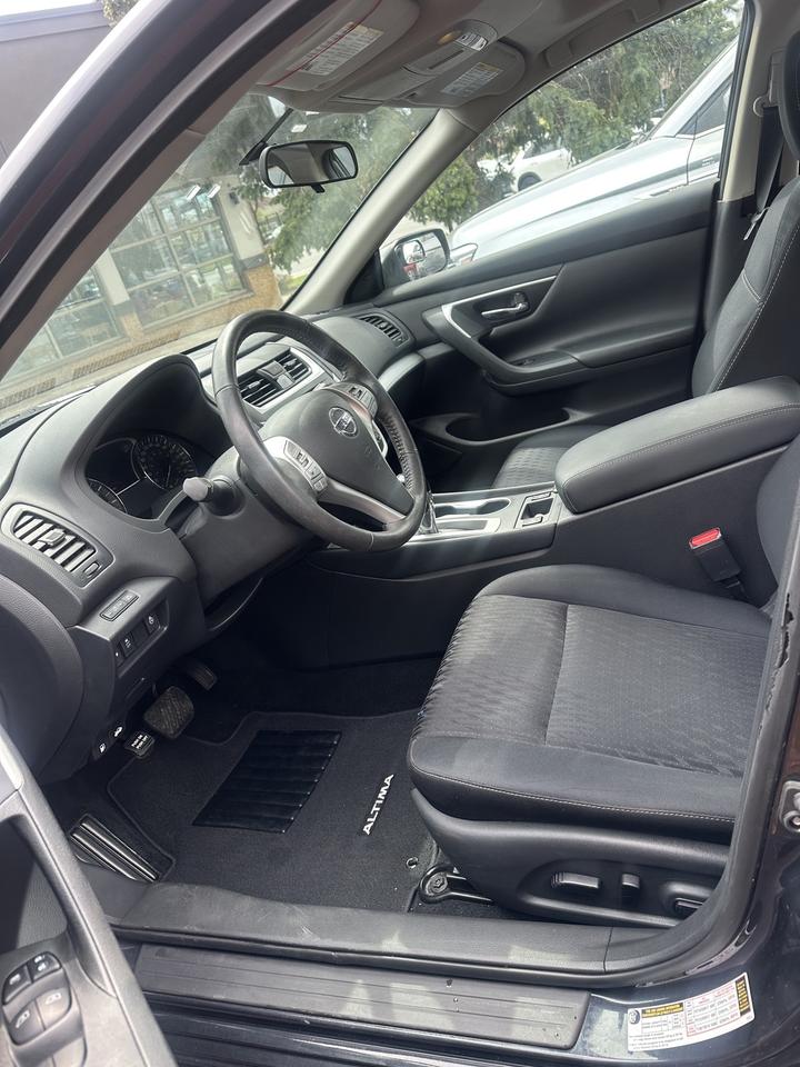2017 Nissan Altima SV Photo
