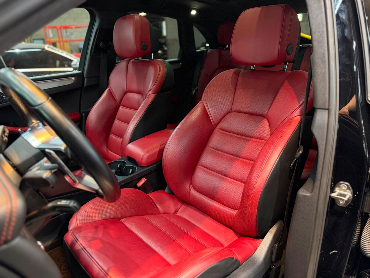 2016 Porsche Macan TURBO|CLEAN CARFAX|RED LEATHER Photo