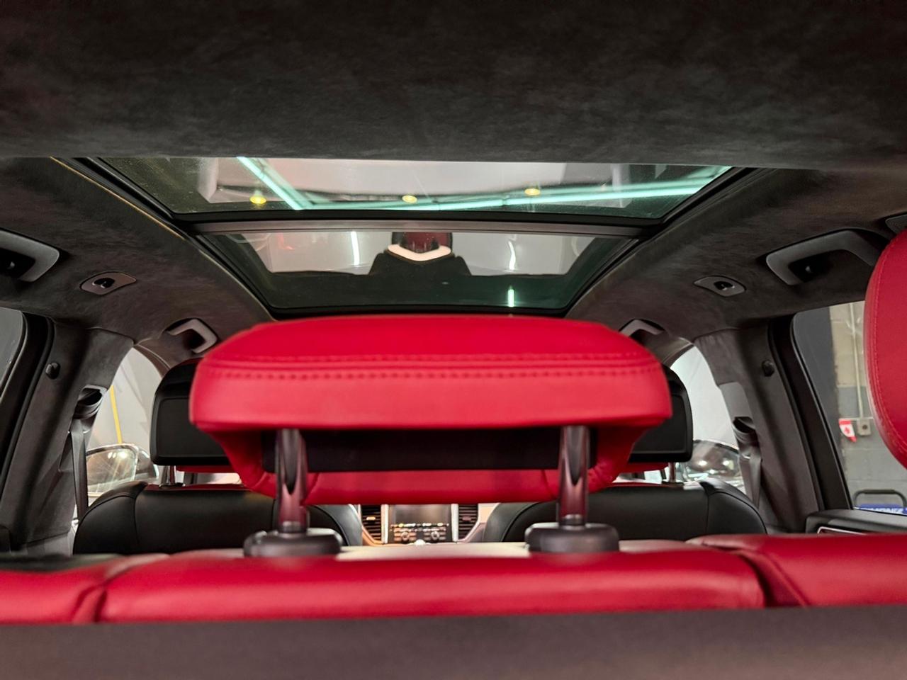 2016 Porsche Macan TURBO|CLEAN CARFAX|RED LEATHER Photo