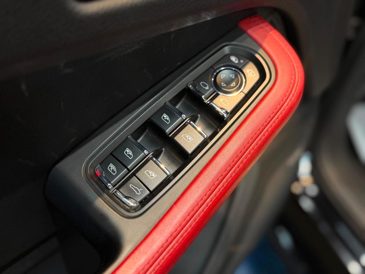 2016 Porsche Macan TURBO|CLEAN CARFAX|RED LEATHER Photo