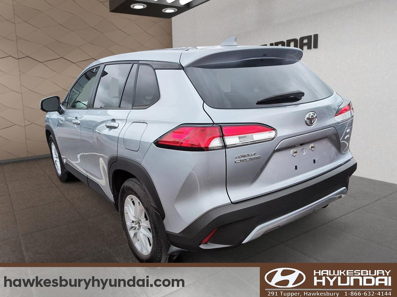 2023 Toyota Corolla Cross LE Photo