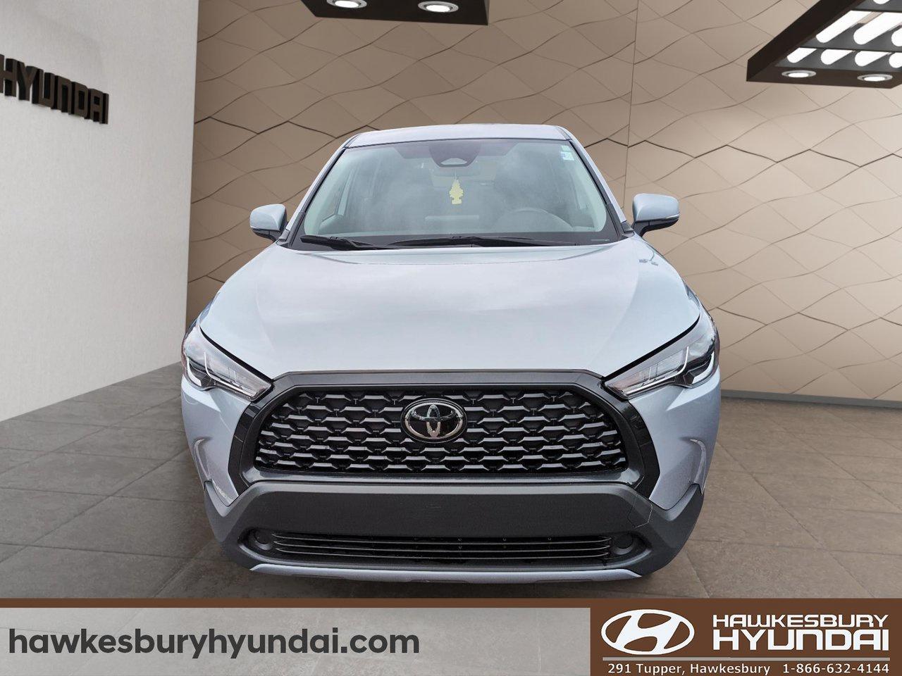 2023 Toyota Corolla Cross LE Photo