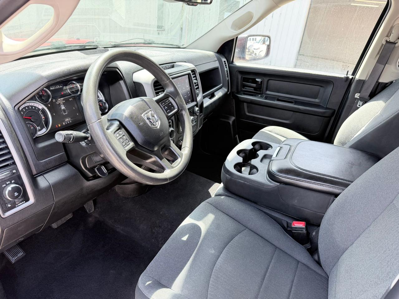 2021 RAM 1500 Classic 4X4 EXPRESS Photo