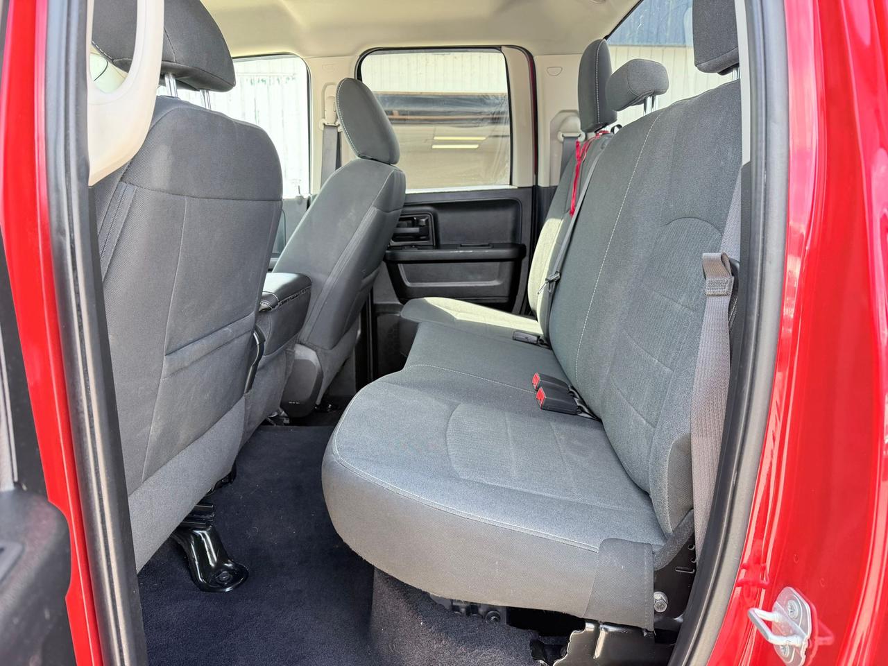 2021 RAM 1500 Classic 4X4 EXPRESS Photo