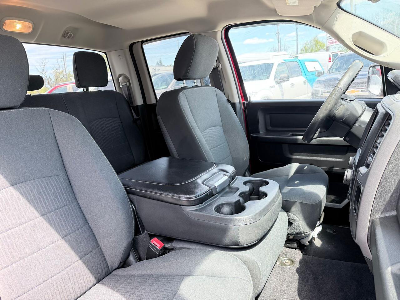2021 RAM 1500 Classic 4X4 EXPRESS Photo