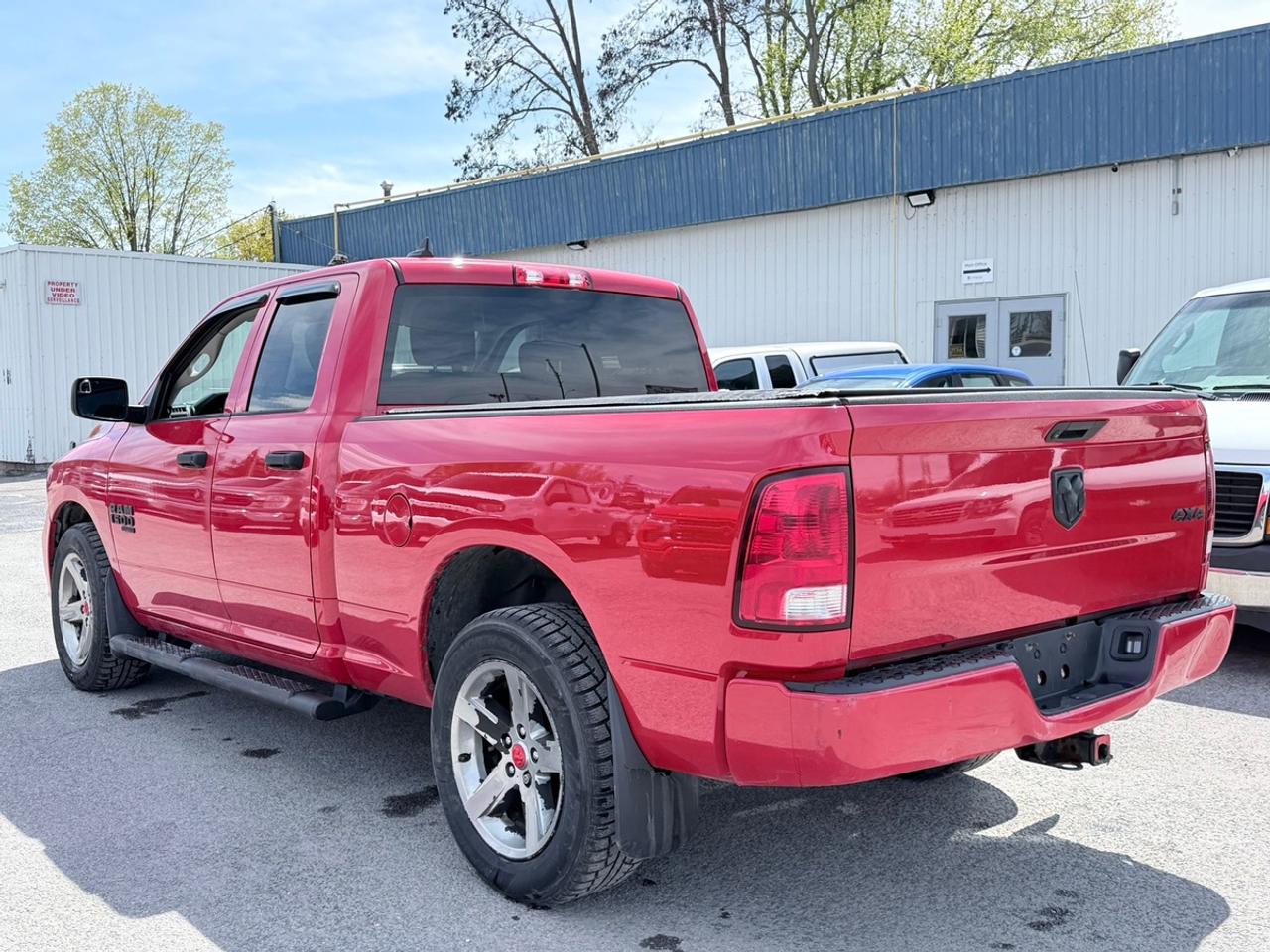2021 RAM 1500 Classic 4X4 EXPRESS Photo3