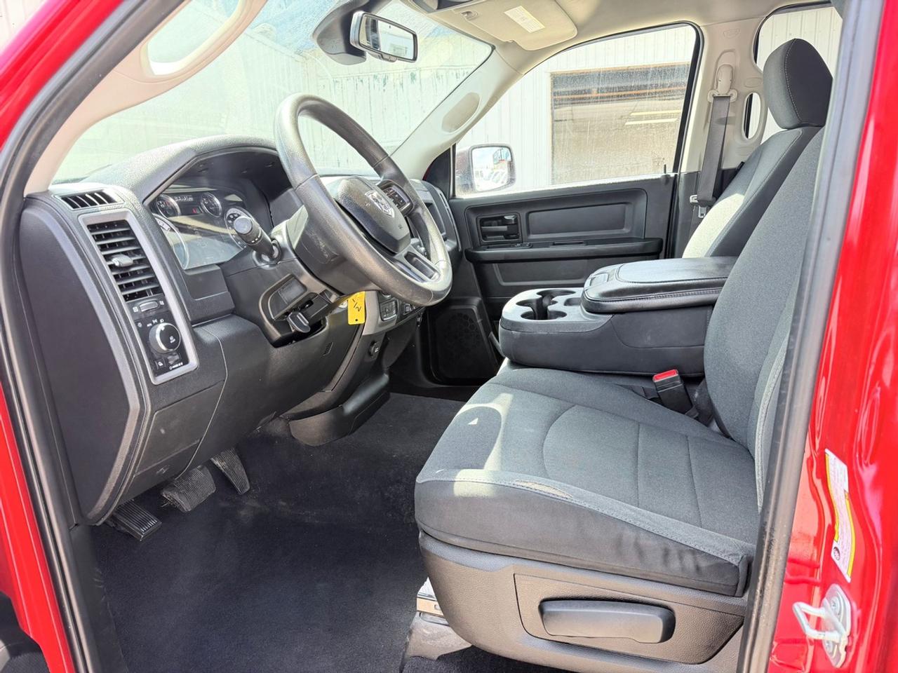2021 RAM 1500 Classic 4X4 EXPRESS Photo