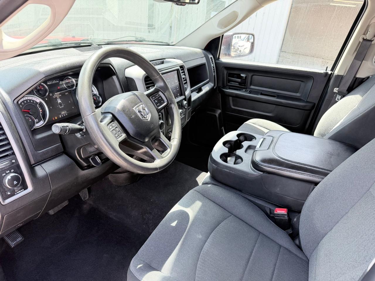 2021 RAM 1500 Classic 4X4 EXPRESS Photo