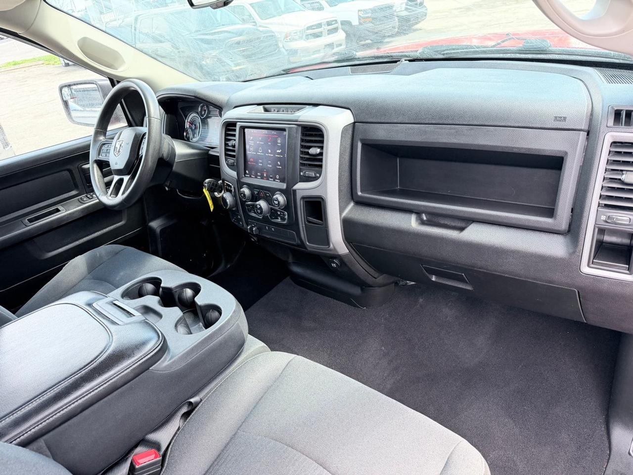 2021 RAM 1500 Classic 4X4 EXPRESS Photo