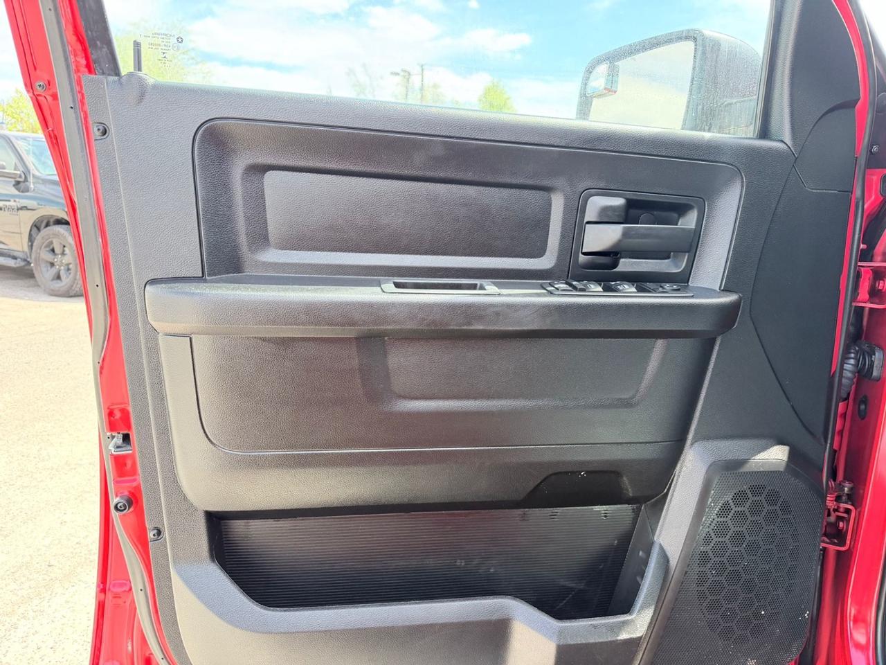 2021 RAM 1500 Classic 4X4 EXPRESS Photo