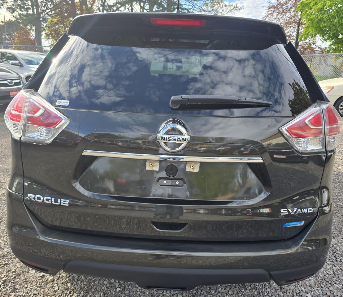 2015 Nissan Rogue SV Photo