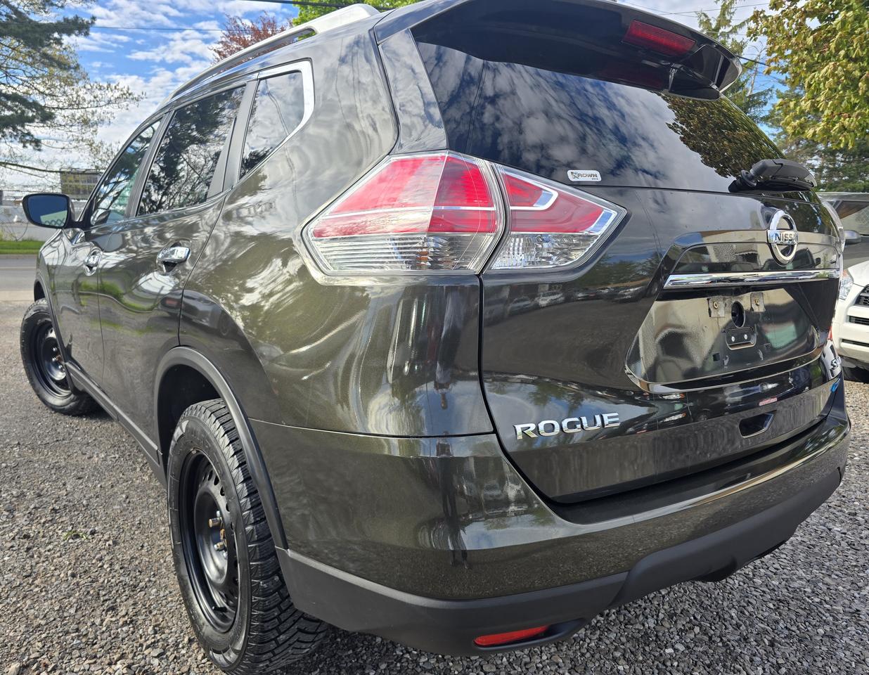 2015 Nissan Rogue SV Photo