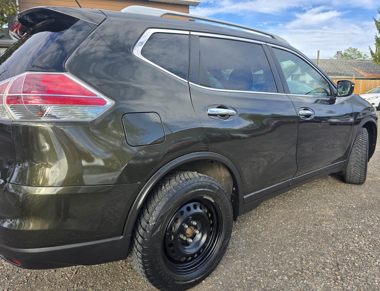 2015 Nissan Rogue SV Photo