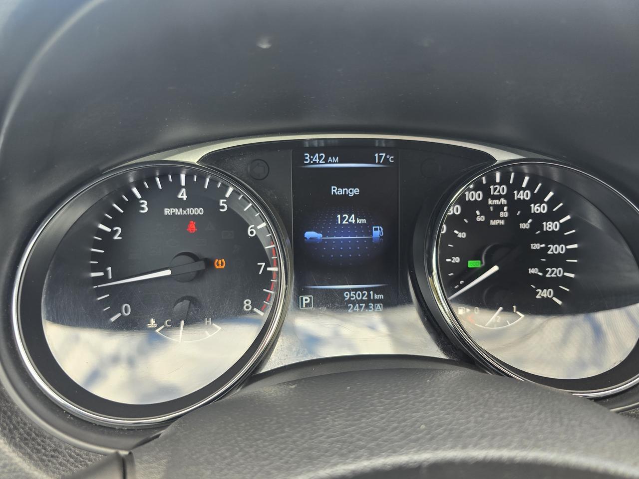 2015 Nissan Rogue SV Photo