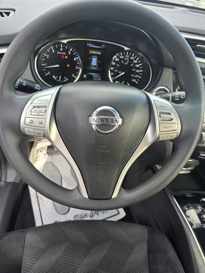 2015 Nissan Rogue SV Photo