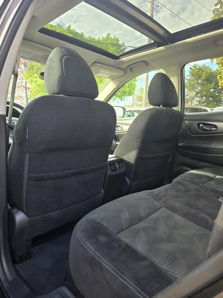 2015 Nissan Rogue SV Photo