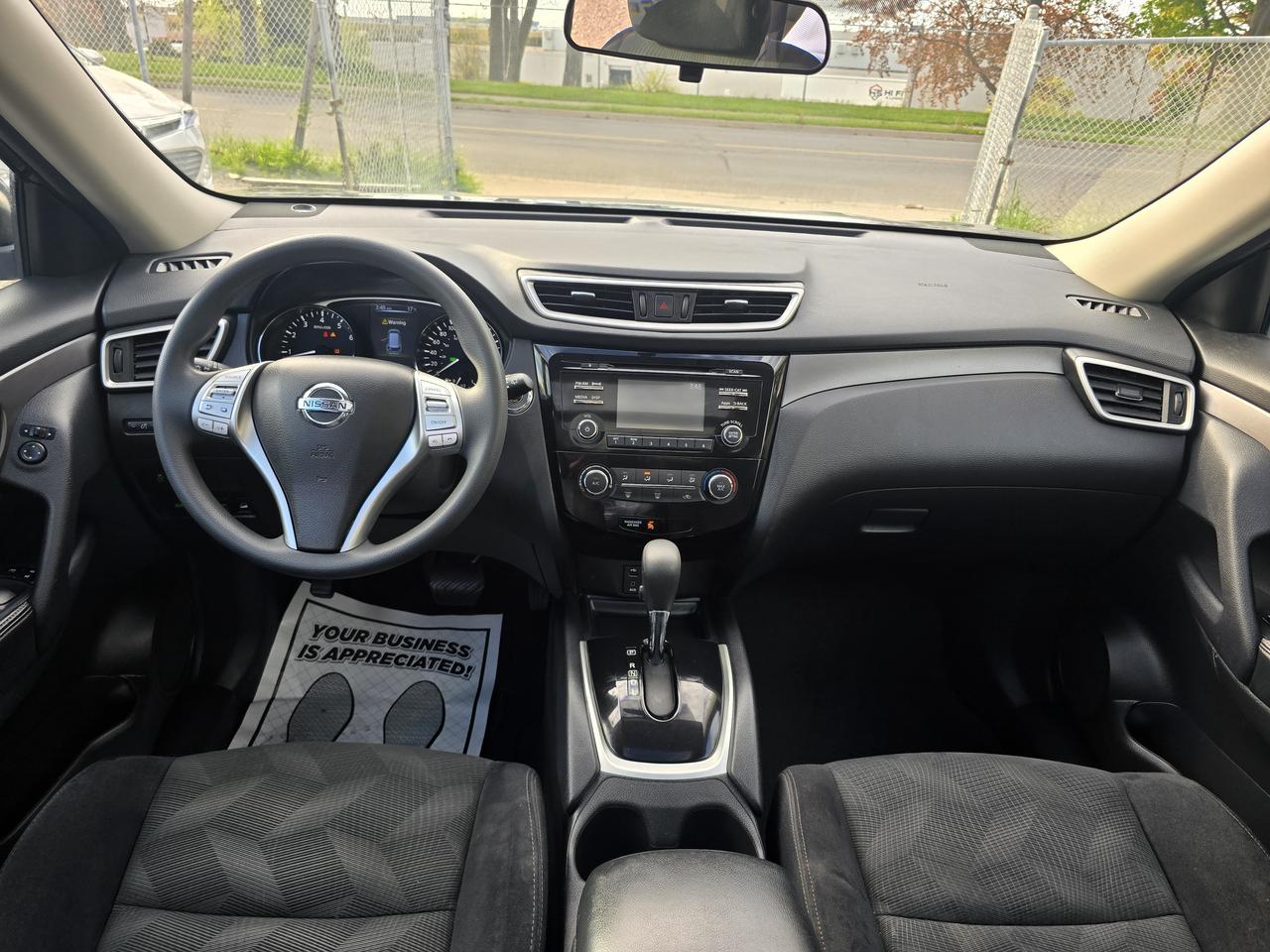 2015 Nissan Rogue SV Photo