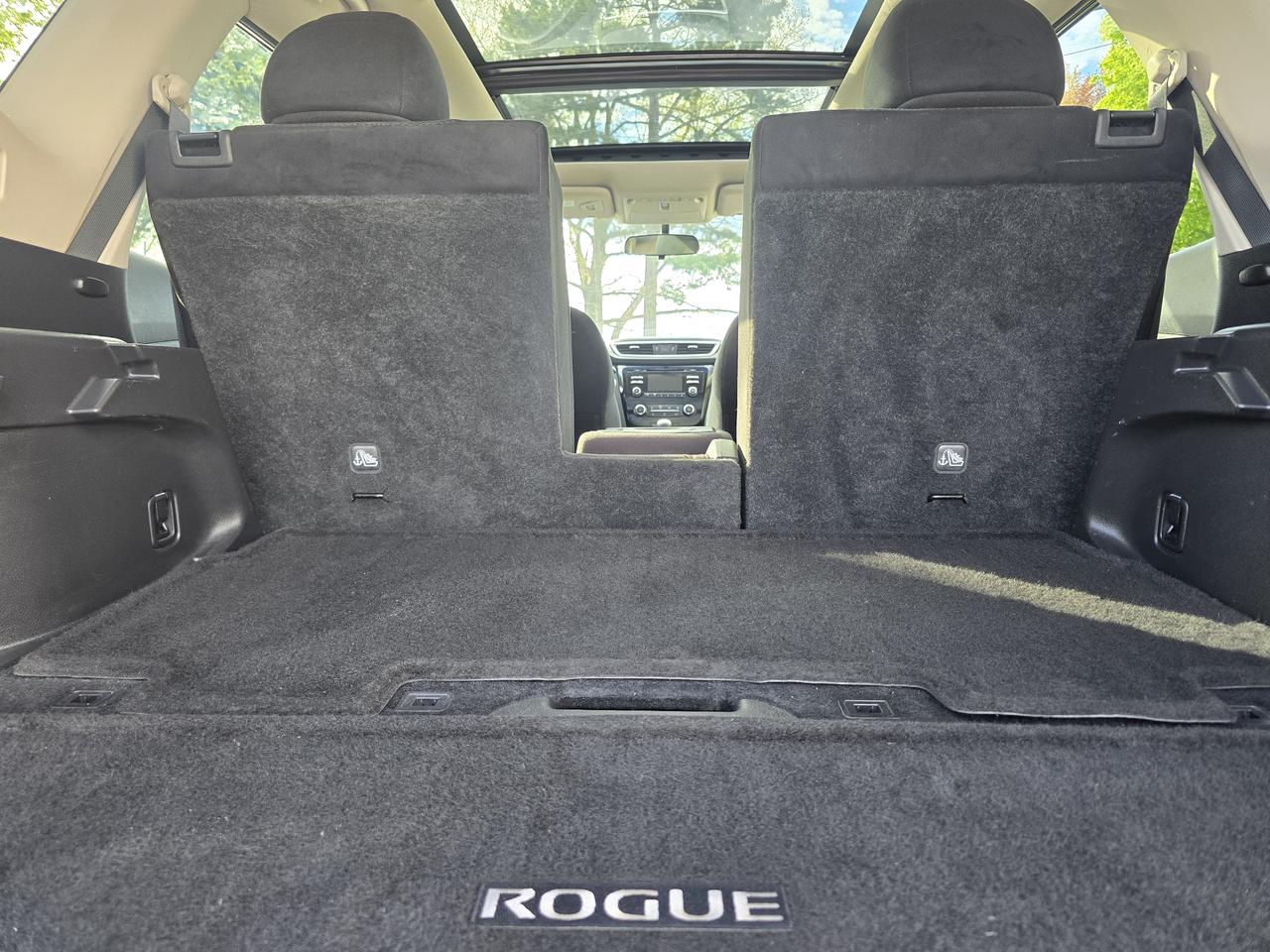 2015 Nissan Rogue SV Photo