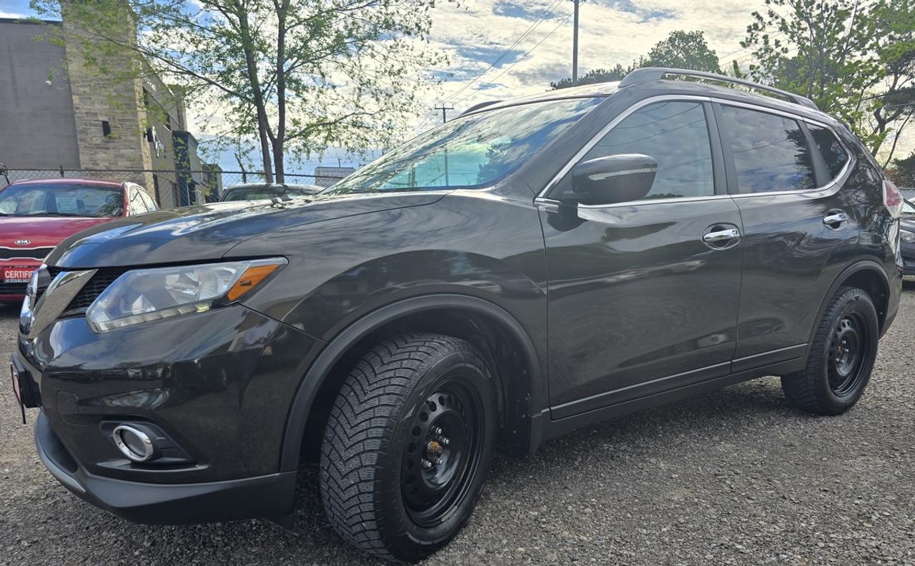 2015 Nissan Rogue SV Photo