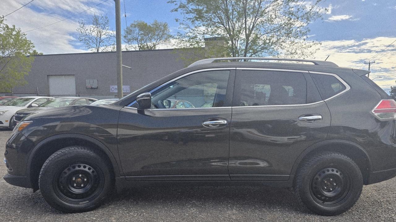 2015 Nissan Rogue SV Photo4