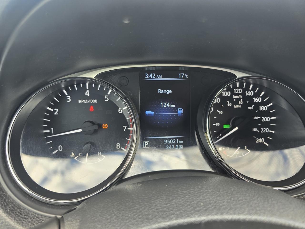 2015 Nissan Rogue SV Photo