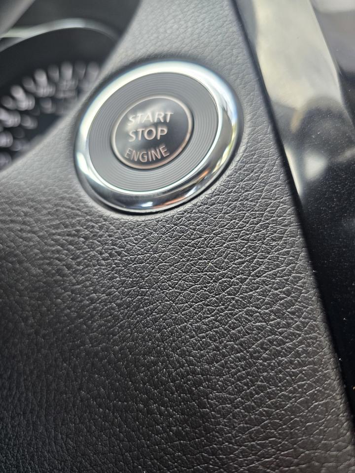 2015 Nissan Rogue SV Photo