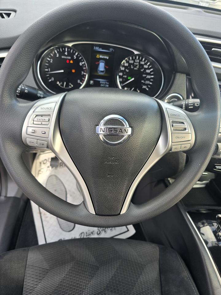 2015 Nissan Rogue SV Photo