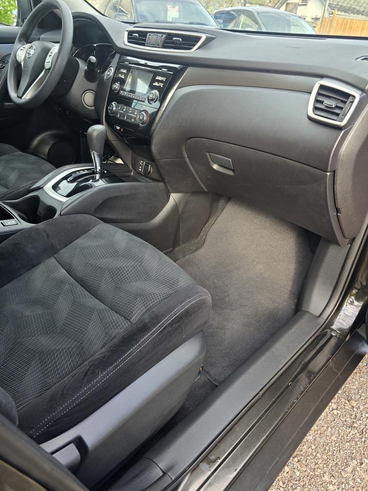 2015 Nissan Rogue SV Photo