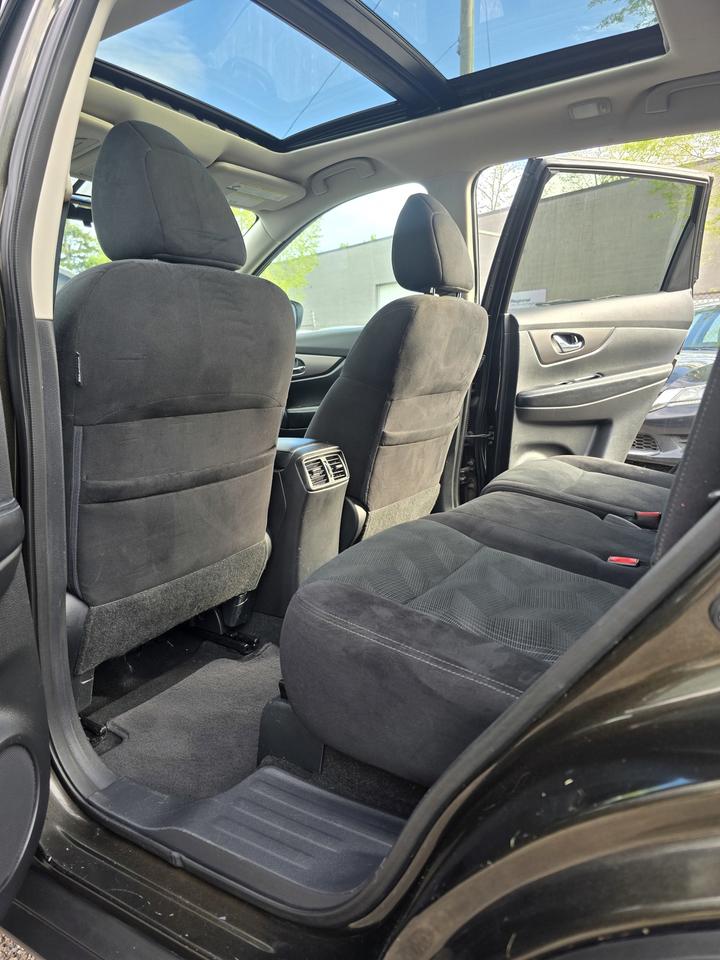 2015 Nissan Rogue SV Photo