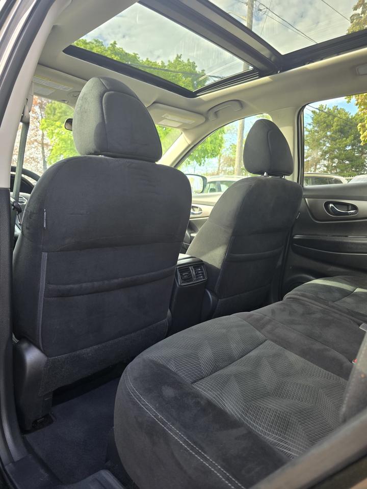 2015 Nissan Rogue SV Photo