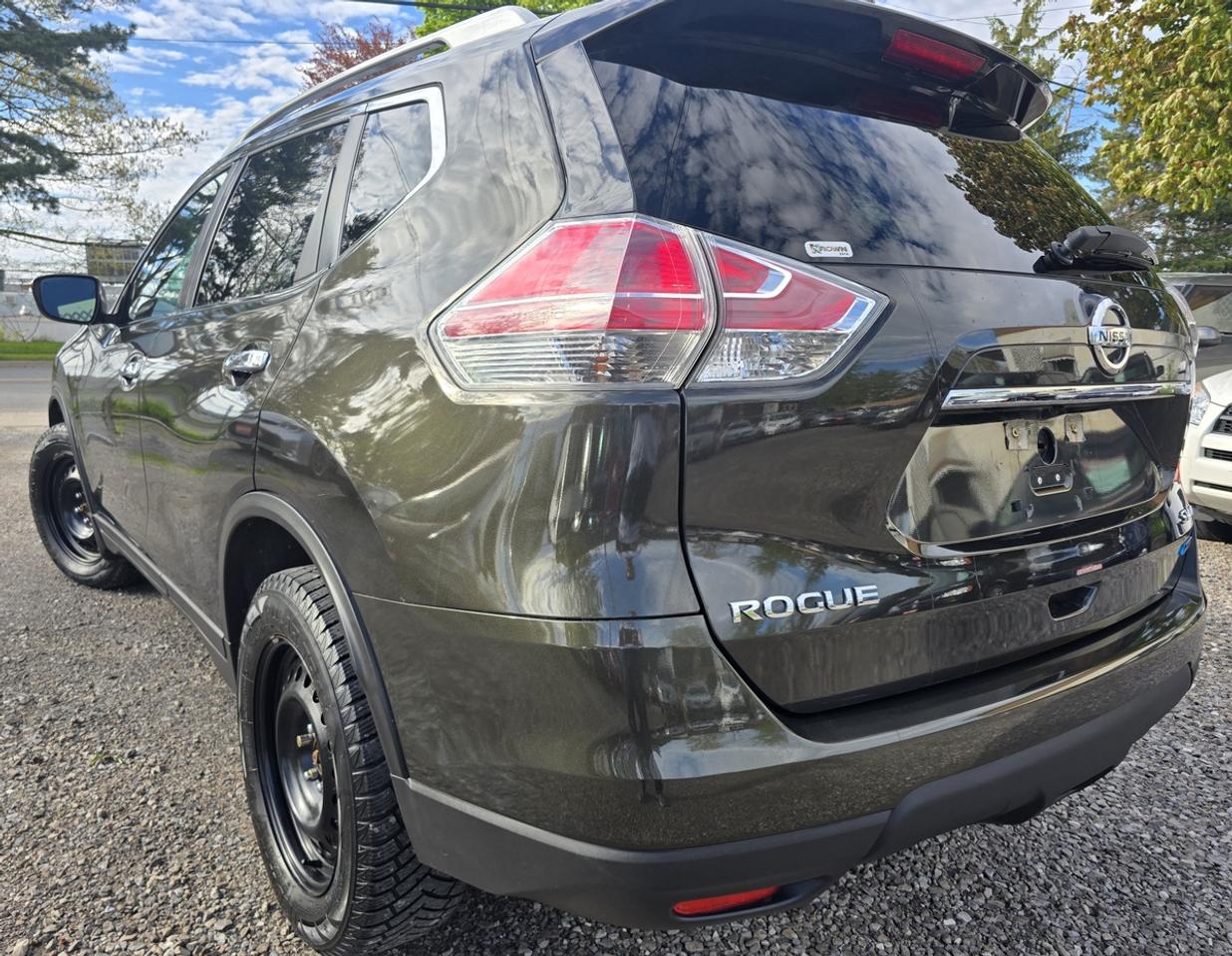 2015 Nissan Rogue SV Photo