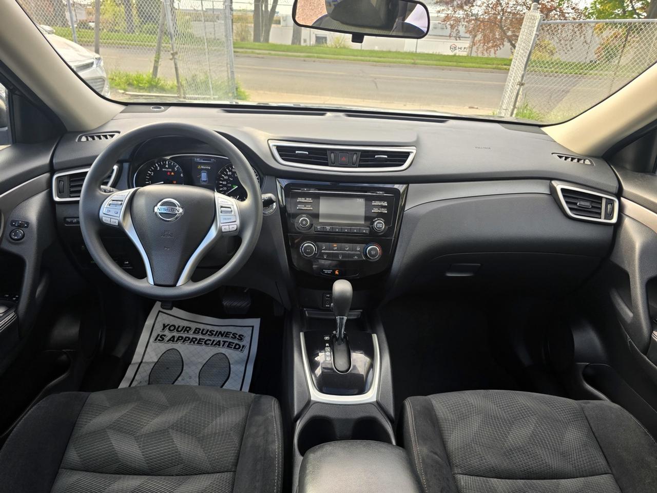 2015 Nissan Rogue SV Photo