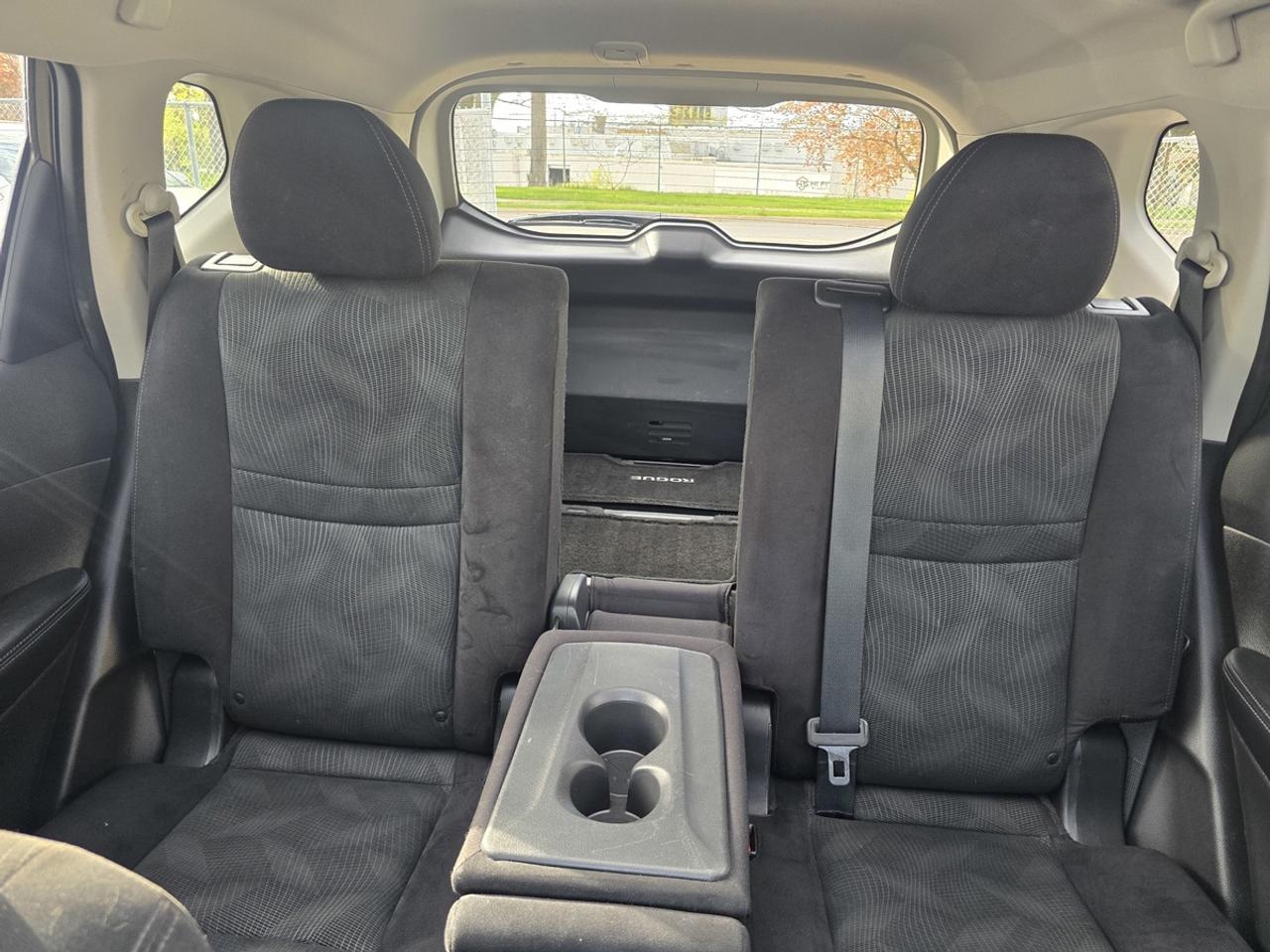 2015 Nissan Rogue SV Photo