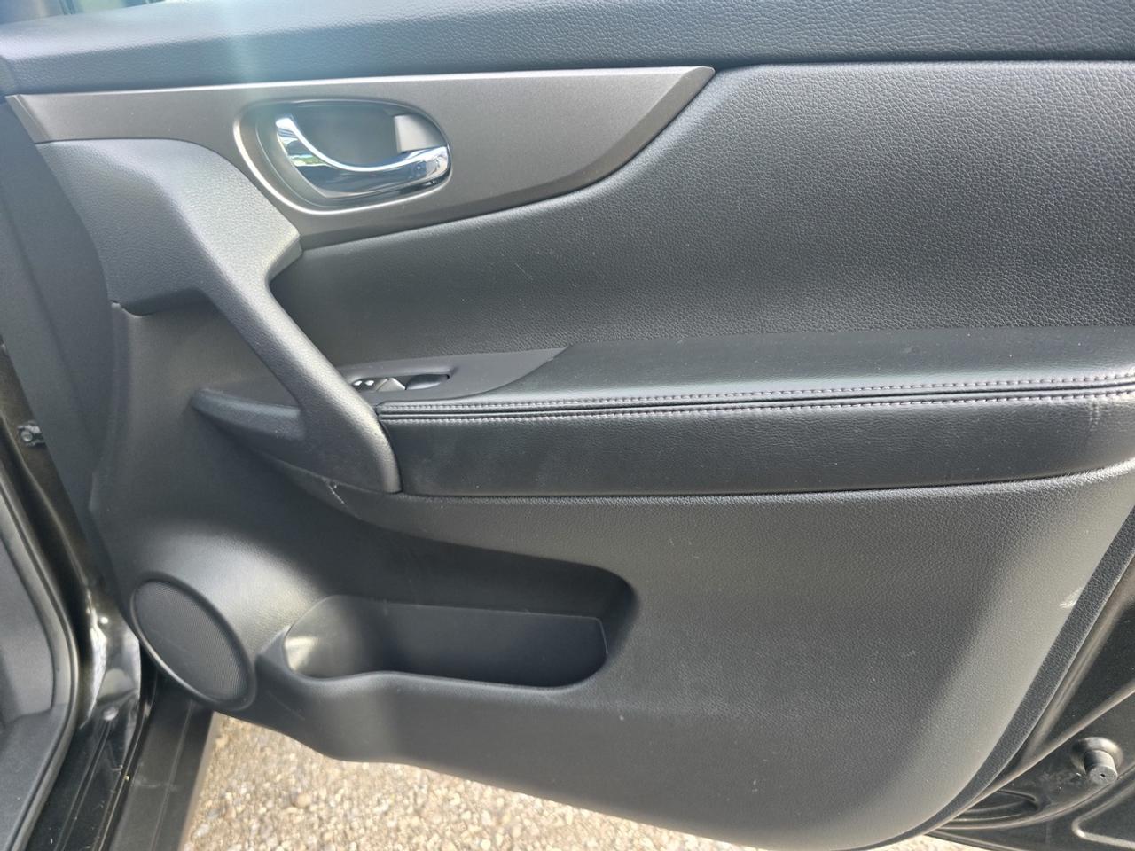 2015 Nissan Rogue SV Photo