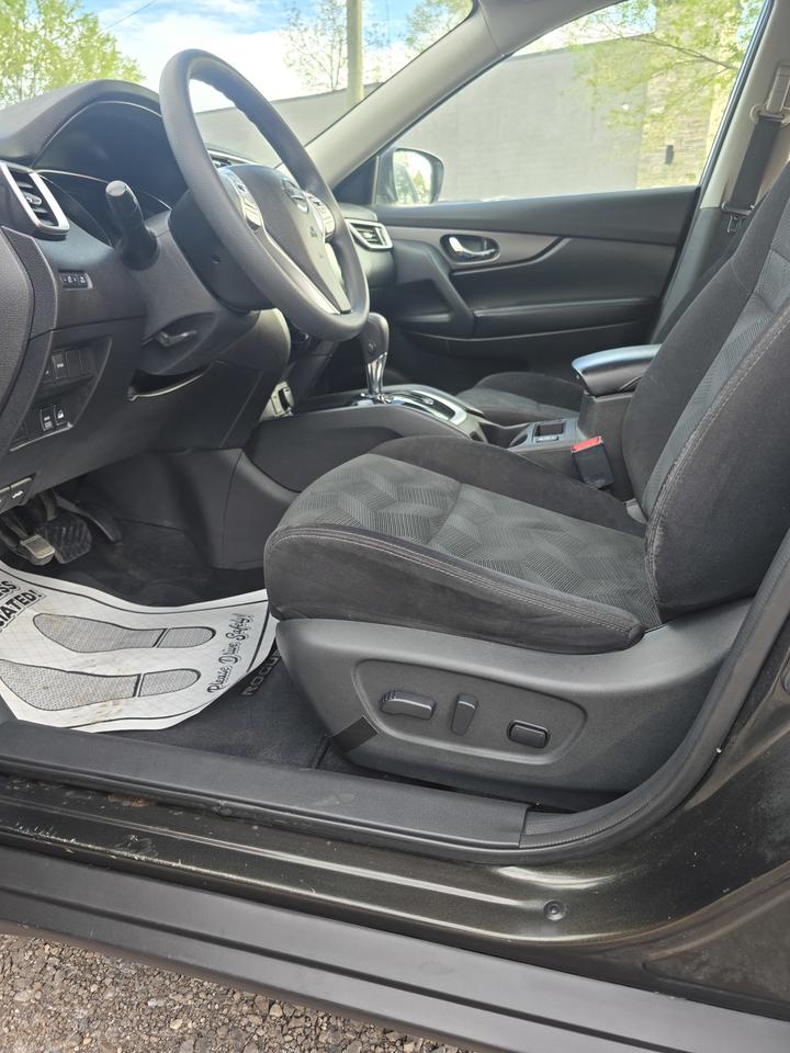 2015 Nissan Rogue SV Photo