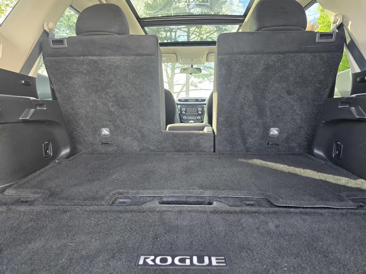 2015 Nissan Rogue SV Photo