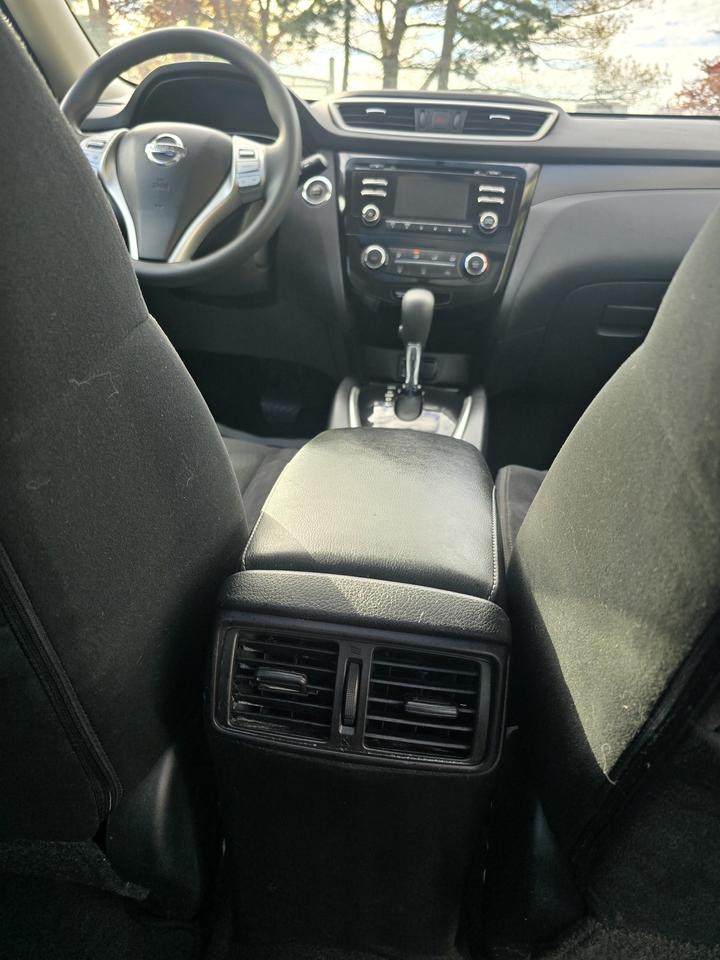 2015 Nissan Rogue SV Photo