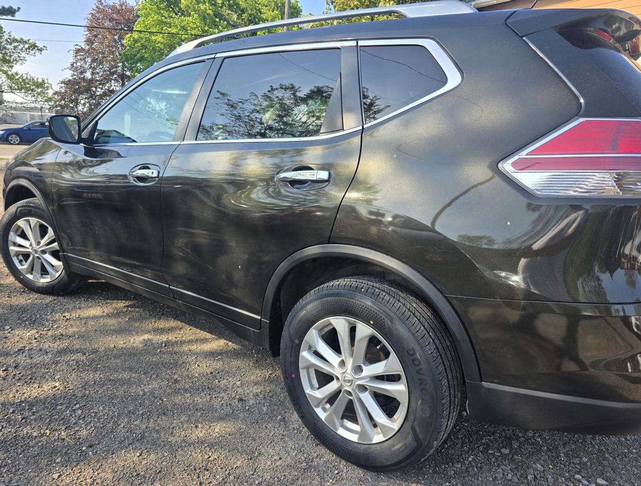 2015 Nissan Rogue SV Photo
