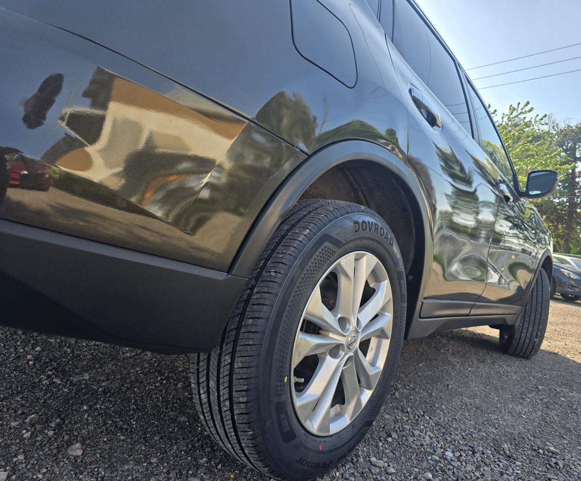 2015 Nissan Rogue SV Photo