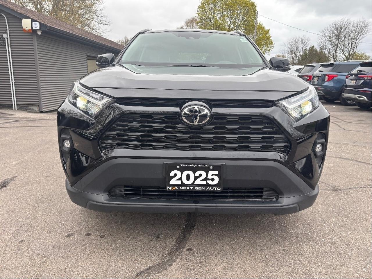 2025 Toyota RAV4 Hybrid XLE AWD PREMIUM PKG SOFTEX LEATHER ROOF CLEAN Photo