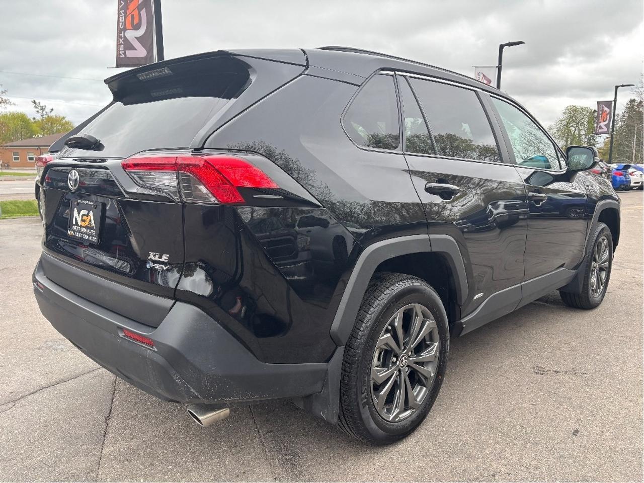 2025 Toyota RAV4 Hybrid XLE AWD PREMIUM PKG SOFTEX LEATHER ROOF CLEAN Photo