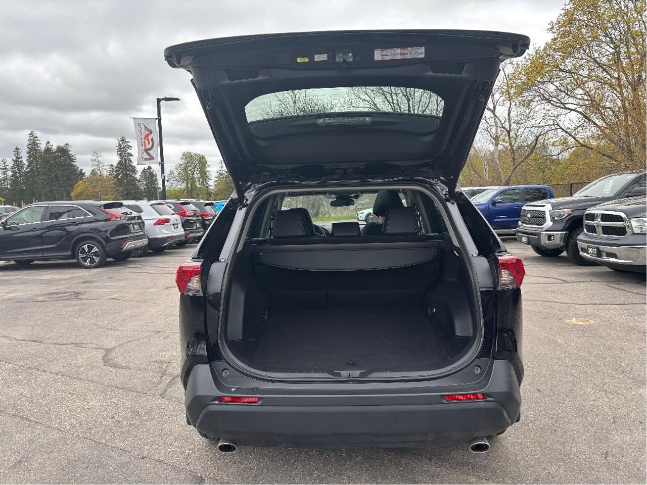 2025 Toyota RAV4 Hybrid XLE AWD PREMIUM PKG SOFTEX LEATHER ROOF CLEAN Photo
