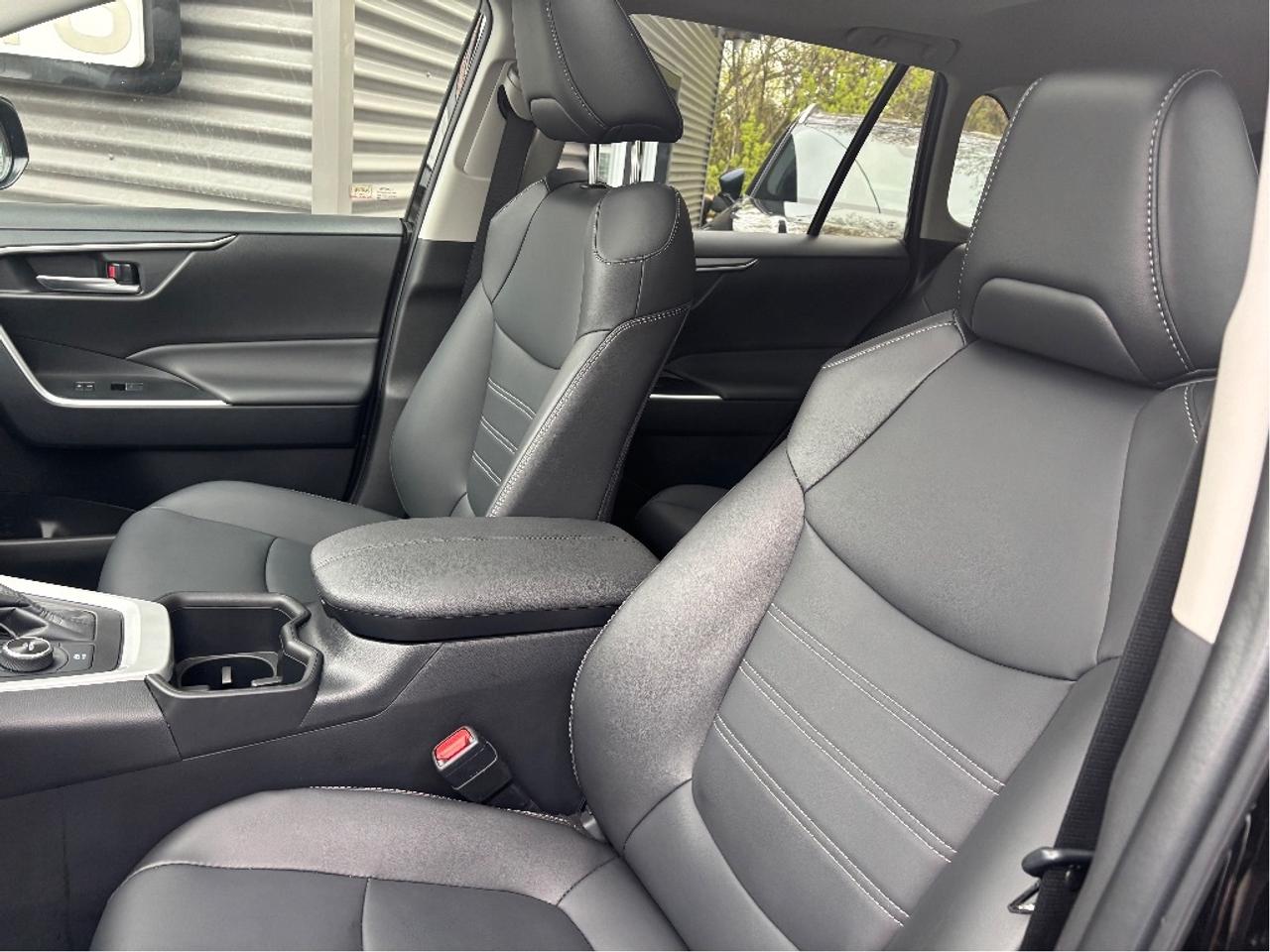 2025 Toyota RAV4 Hybrid XLE AWD PREMIUM PKG SOFTEX LEATHER ROOF CLEAN Photo