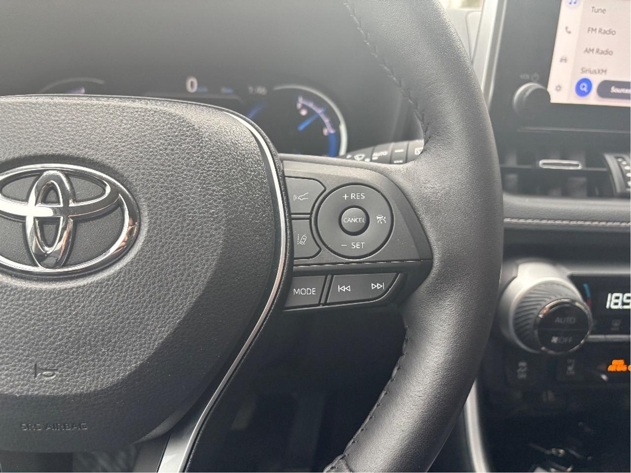 2025 Toyota RAV4 Hybrid XLE AWD PREMIUM PKG SOFTEX LEATHER ROOF CLEAN Photo