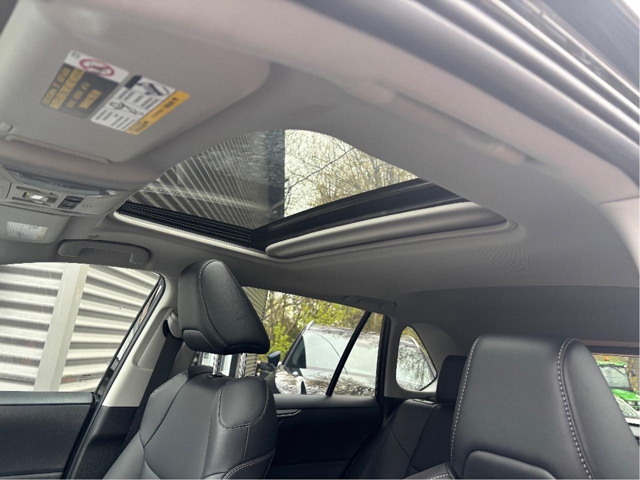 2025 Toyota RAV4 Hybrid XLE AWD PREMIUM PKG SOFTEX LEATHER ROOF CLEAN Photo