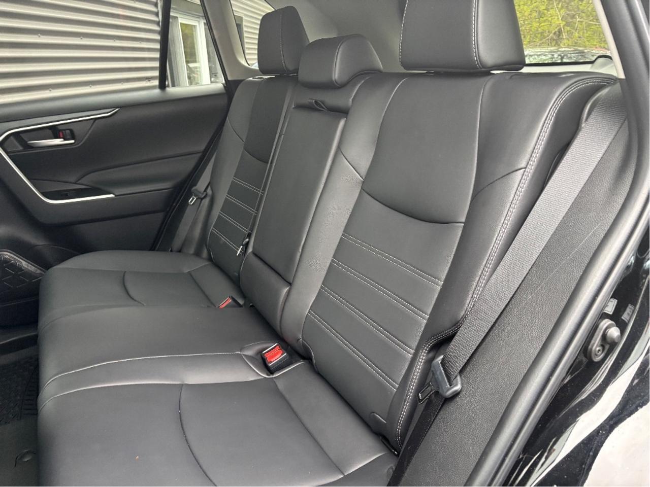 2025 Toyota RAV4 Hybrid XLE AWD PREMIUM PKG SOFTEX LEATHER ROOF CLEAN Photo