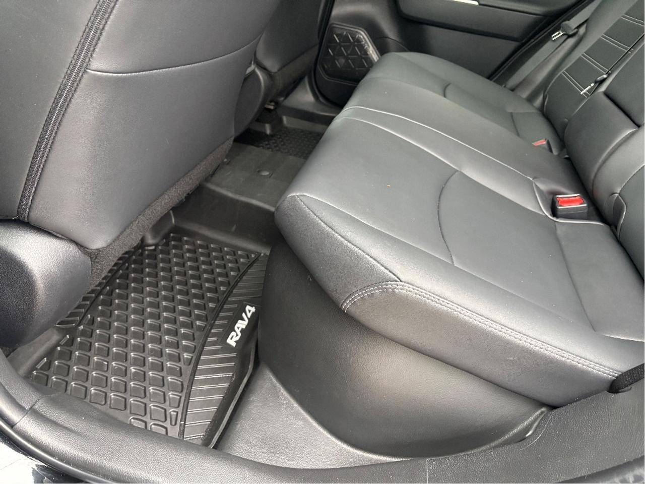 2025 Toyota RAV4 Hybrid XLE AWD PREMIUM PKG SOFTEX LEATHER ROOF CLEAN Photo