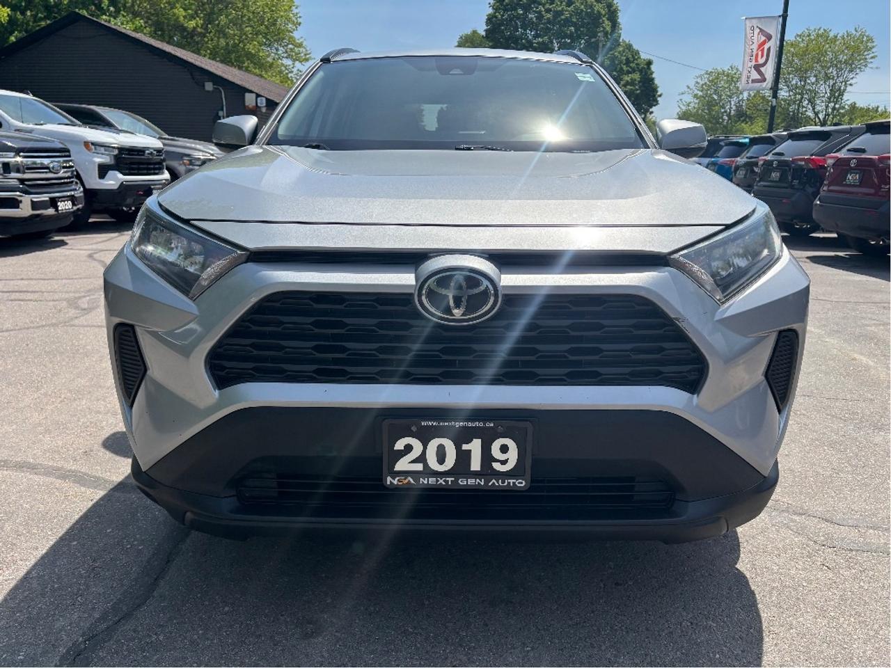 2019 Toyota RAV4 LE AWD CARPLAY BLINDSPOT DETECTION CLEAN CAR Photo2