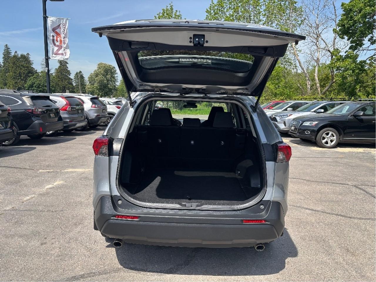 2019 Toyota RAV4 LE AWD CARPLAY BLINDSPOT DETECTION CLEAN CAR Photo